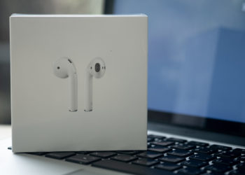 AirPods & MacBooks