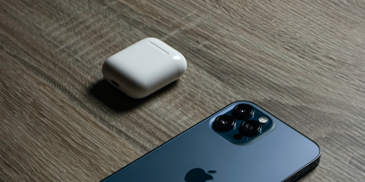 iPhone 13 AirPods 3