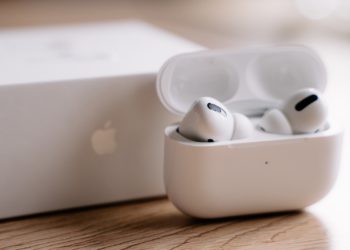 iOS 15 AirPods mit Apple ID verknüpfen