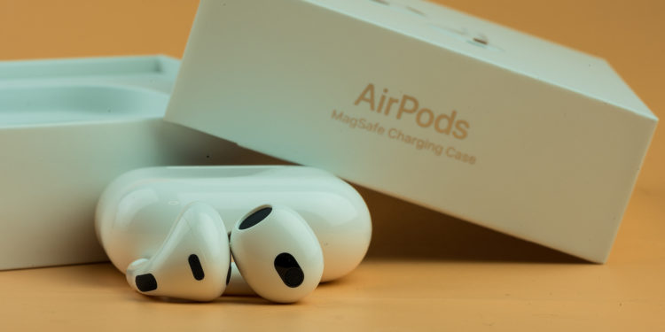 iOS 16.4 AirPods