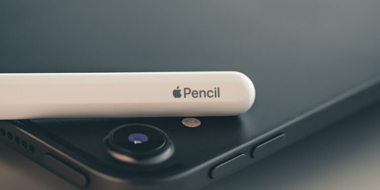 Apple Pencil Tim Cook