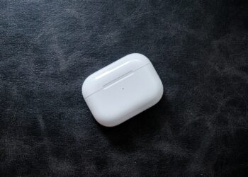 AirPods 4 Apple