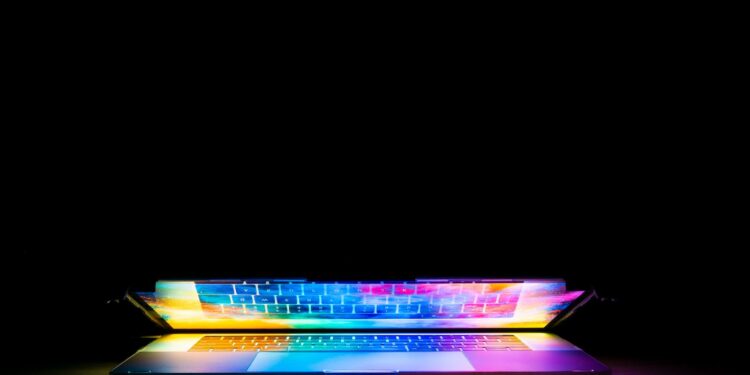 MacBook Pro OLED Apple