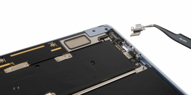 M4 MacBook Air Teardown